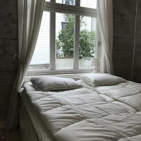 Apartment Central, Yet Quiet And Cozy!